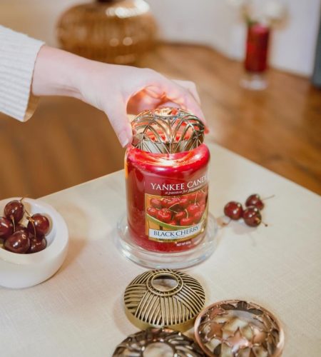 Yankee Candle Large Jar Black Cherry - Image 4