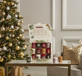 Yankee Candle 12 Votive Candle Christmas Gift Set