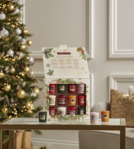 Yankee Candle 12 Votive Candle Christmas Gift Set